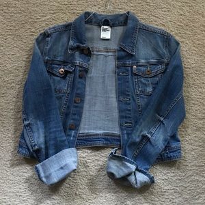 H&M Jean jacket size 38 fits like a medium.